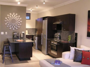 Lovely 2 bed upstairs apartment in Bryanston